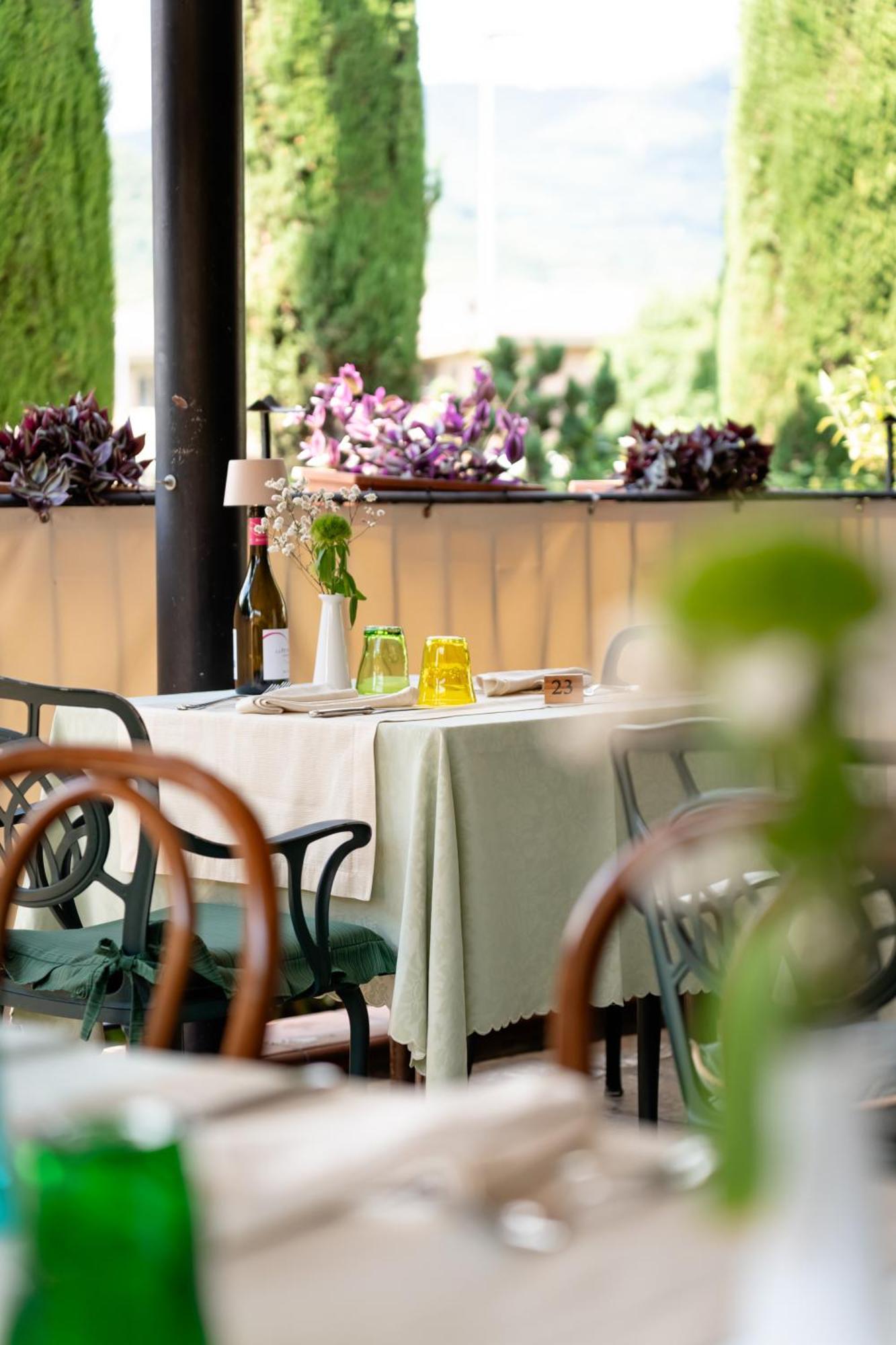 Hotel Ristorante La Lanterna Castelnuovo di Garfagnana Exterior foto