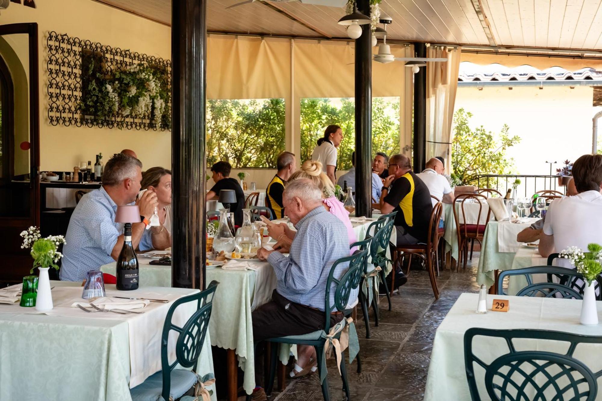 Hotel Ristorante La Lanterna Castelnuovo di Garfagnana Exterior foto