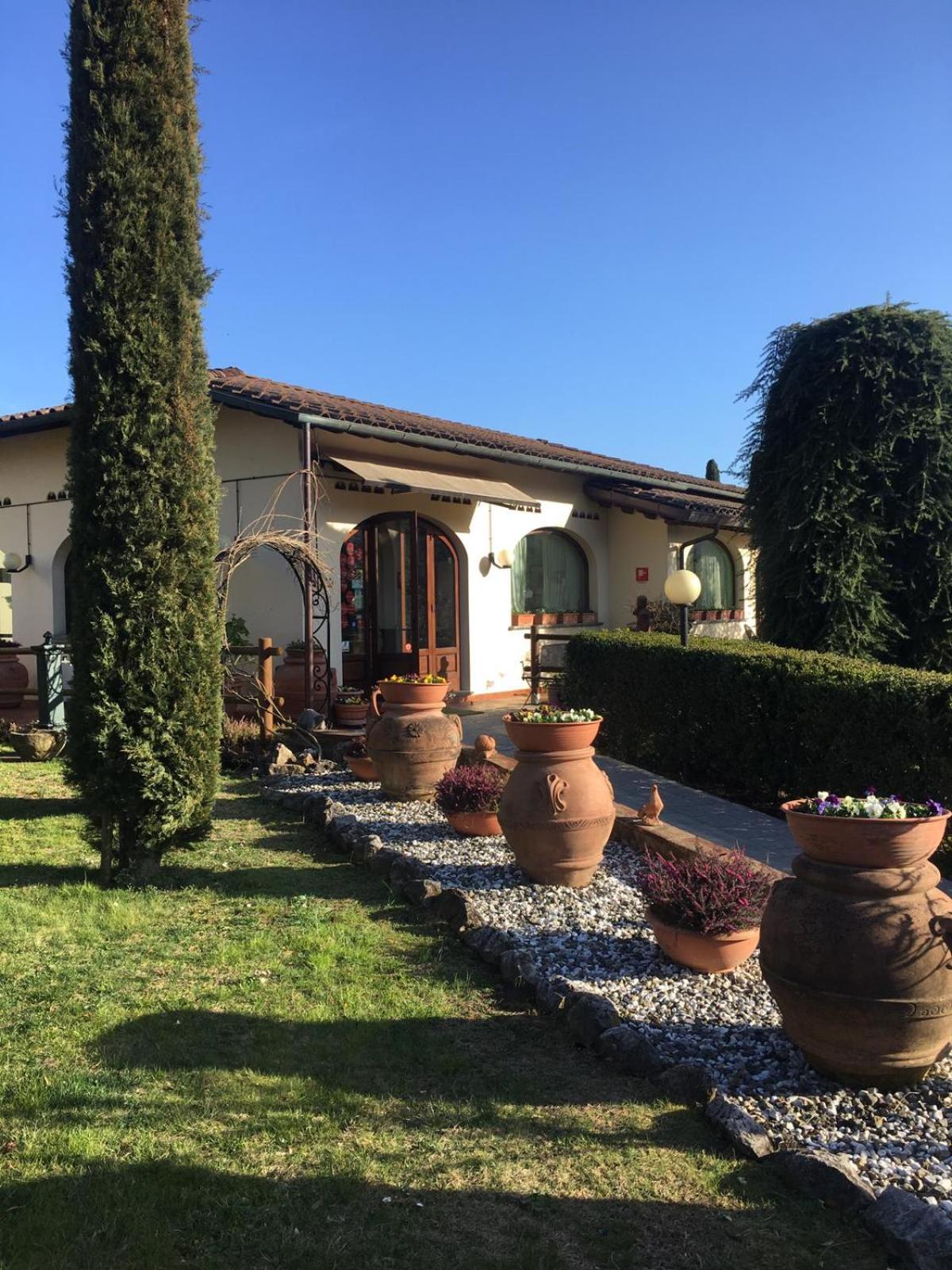 Hotel Ristorante La Lanterna Castelnuovo di Garfagnana Exterior foto