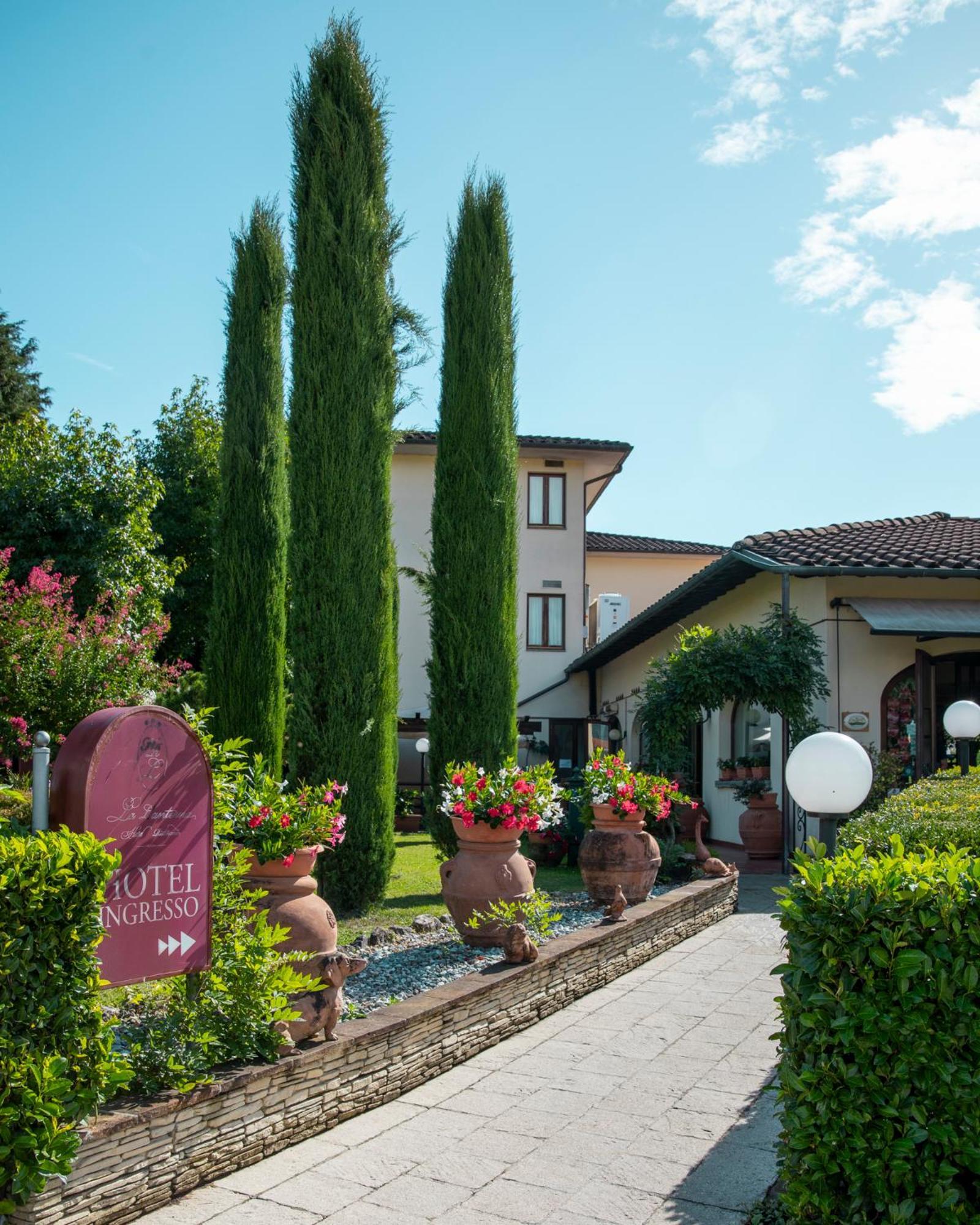 Hotel Ristorante La Lanterna Castelnuovo di Garfagnana Exterior foto